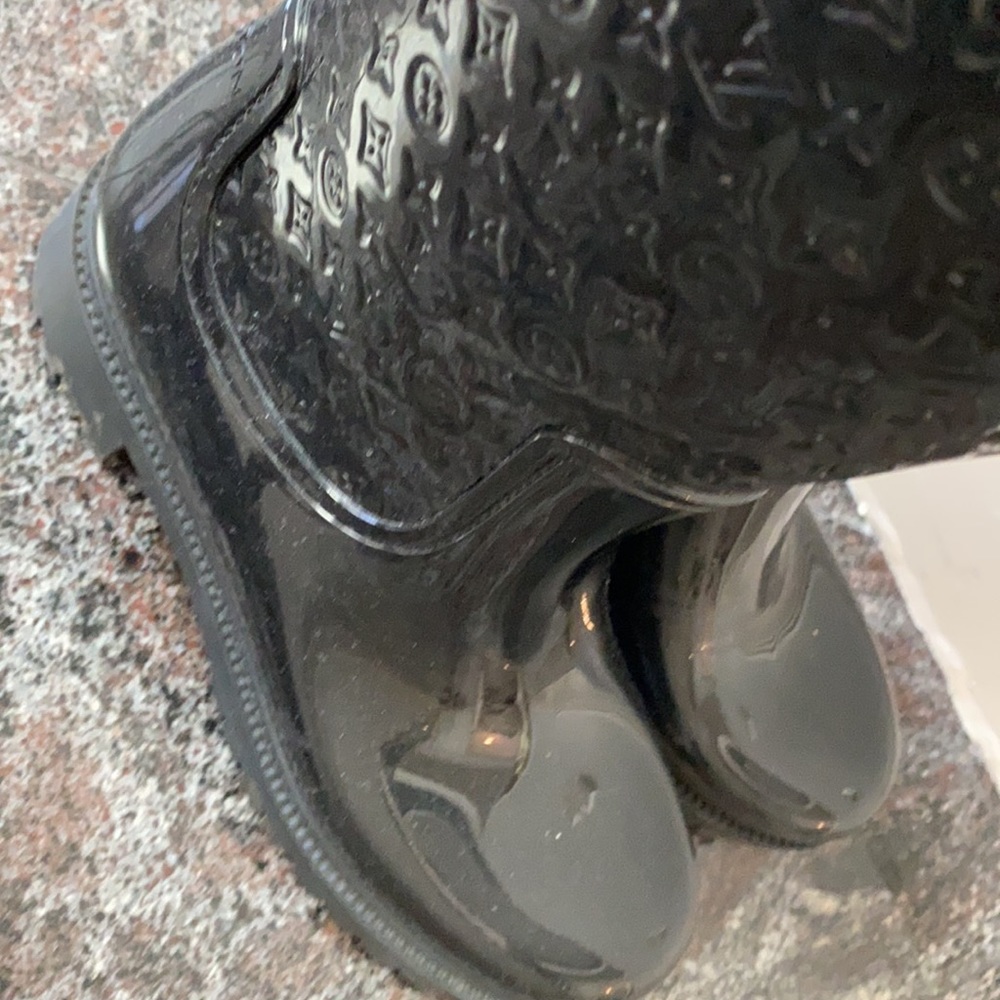 LV rain boots - Picture 2 of 3